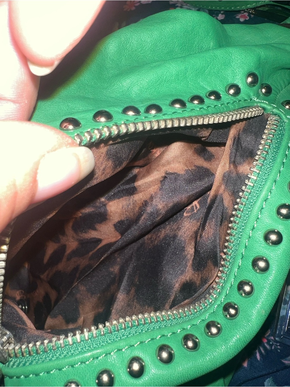 B makowsky shoulder bag in green - Picture 3 of 12